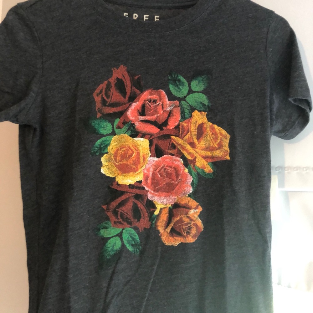 🔥3/$12🔥 NWT! Grey Floral T-Shirt